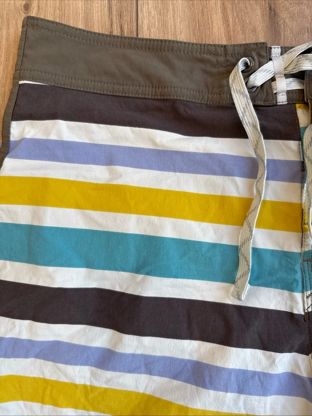 Patagonia Mens Swim Trunks Size 34 Multi Stripe Board Shorts Retro Stretch 7in